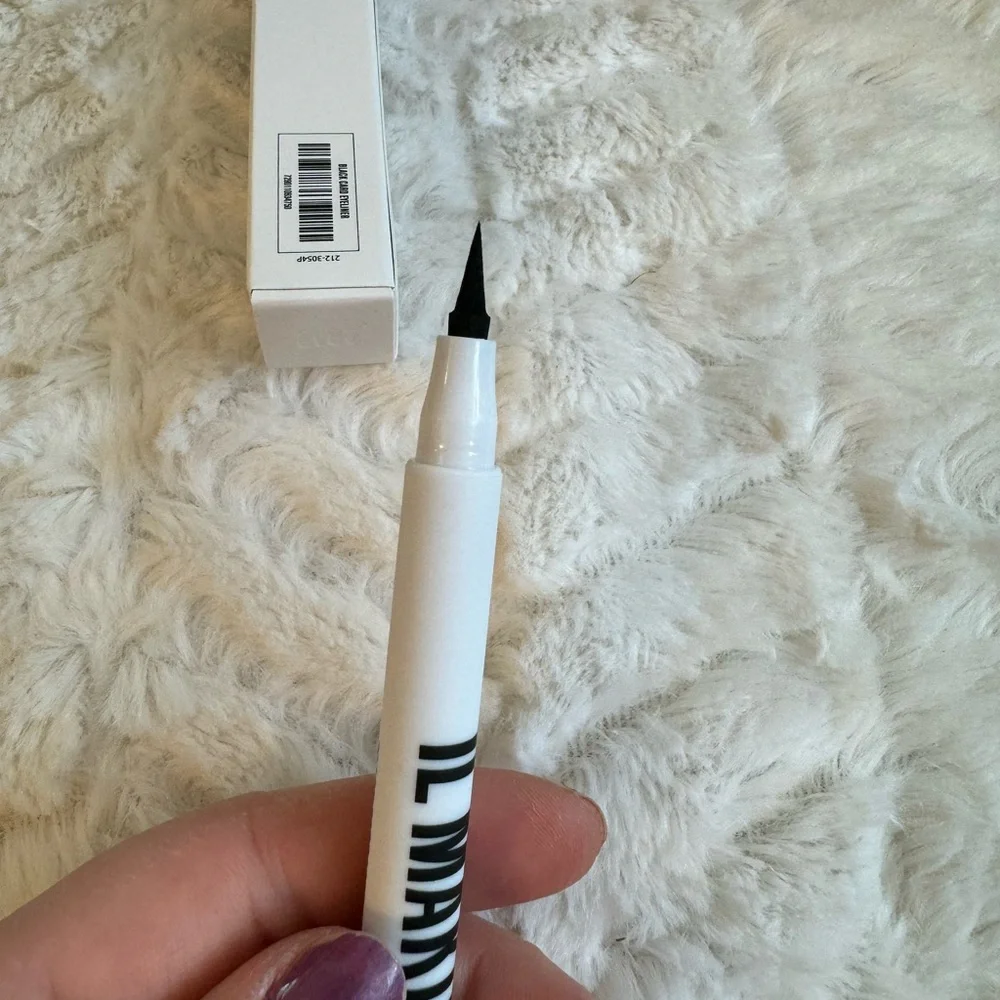 Il Makiage Black Card Waterproof Liquid Eyeliner